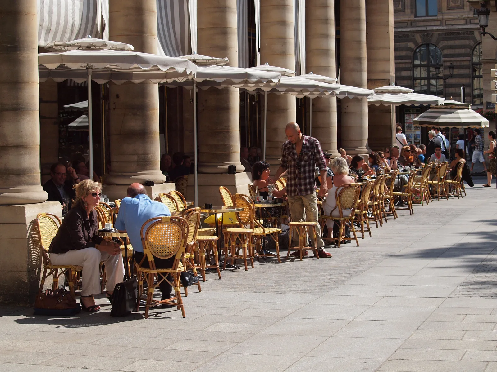 Café en la Place Colette, París